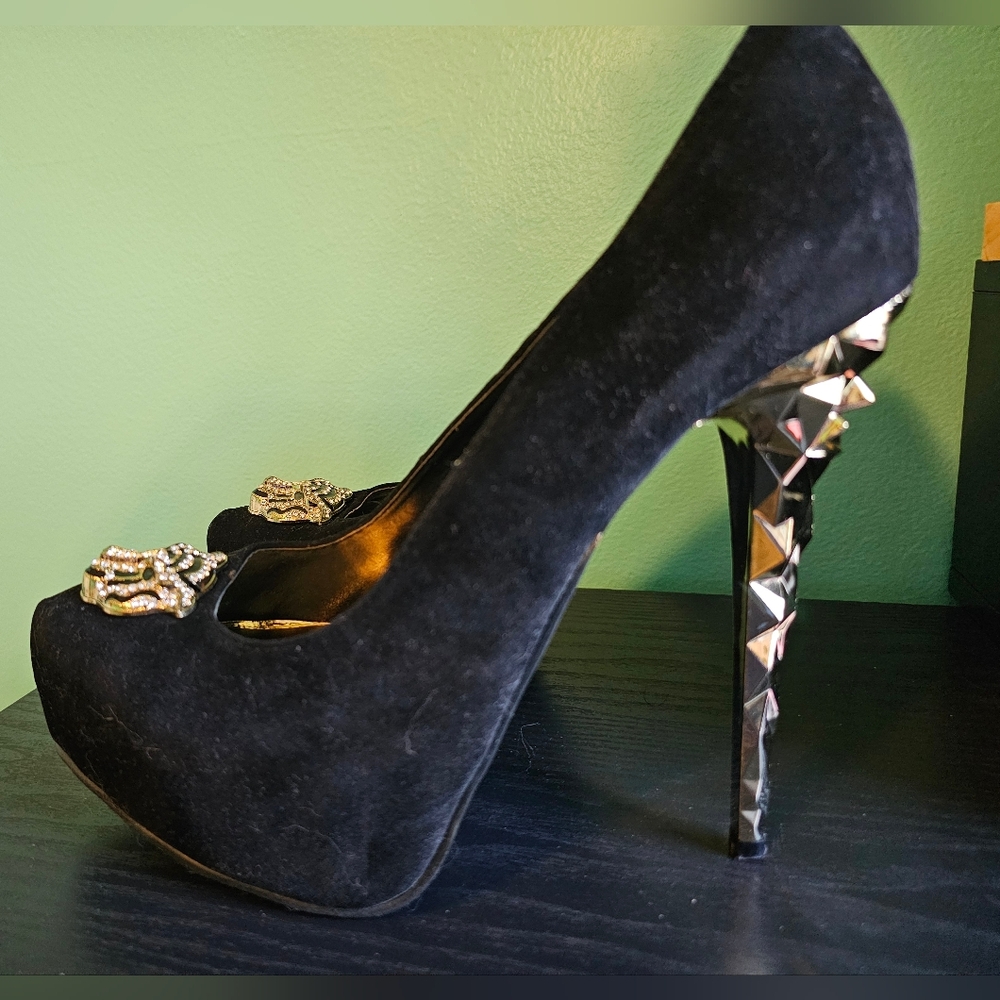 FRH Black 4" Heels with Gold Accents and Tiger Face Women's Sz 8.5